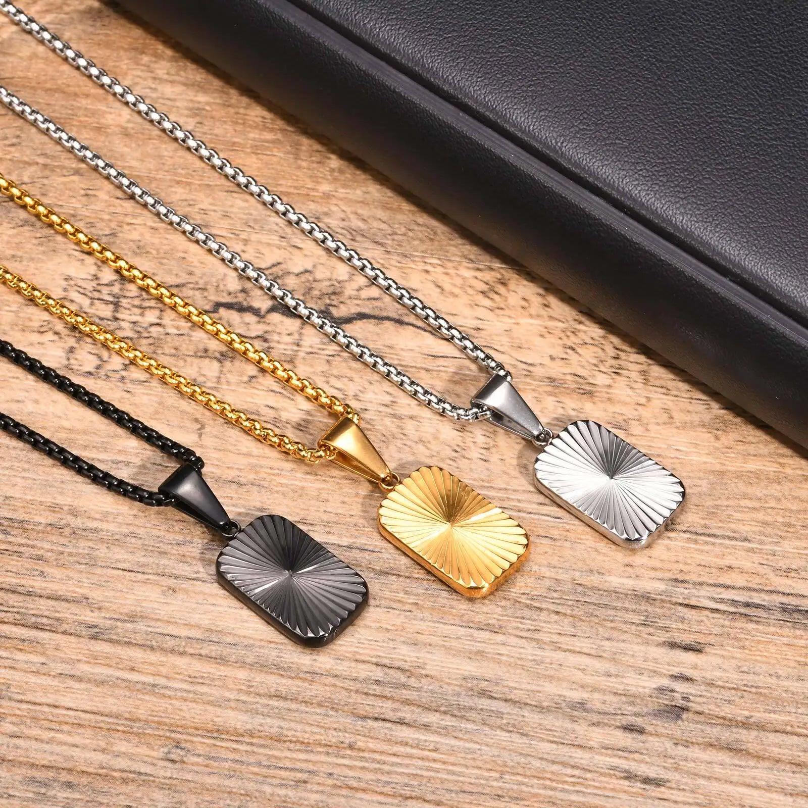 Radiante Tag Necklace